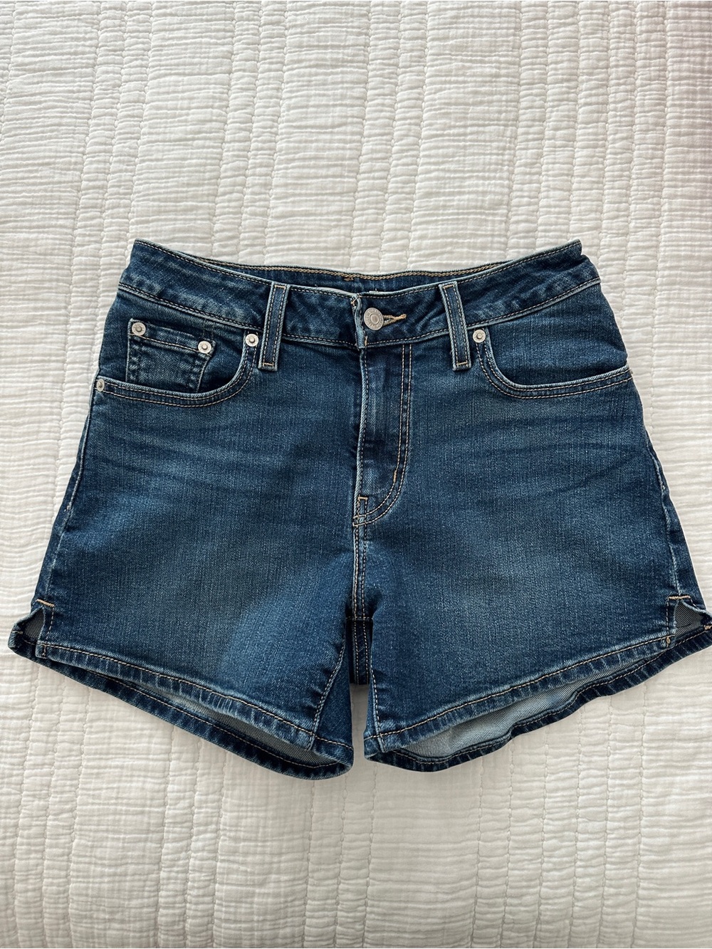 Levi’s A-Line blue jean / denim shorts - size 26